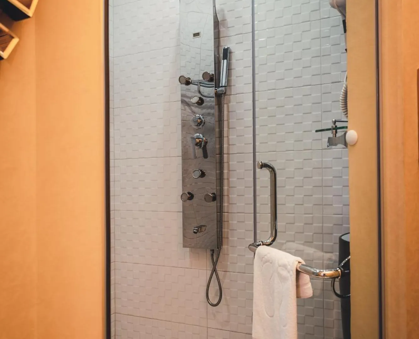 Hidden Bank: Pearls Hotel Plovdiv Bulgaria